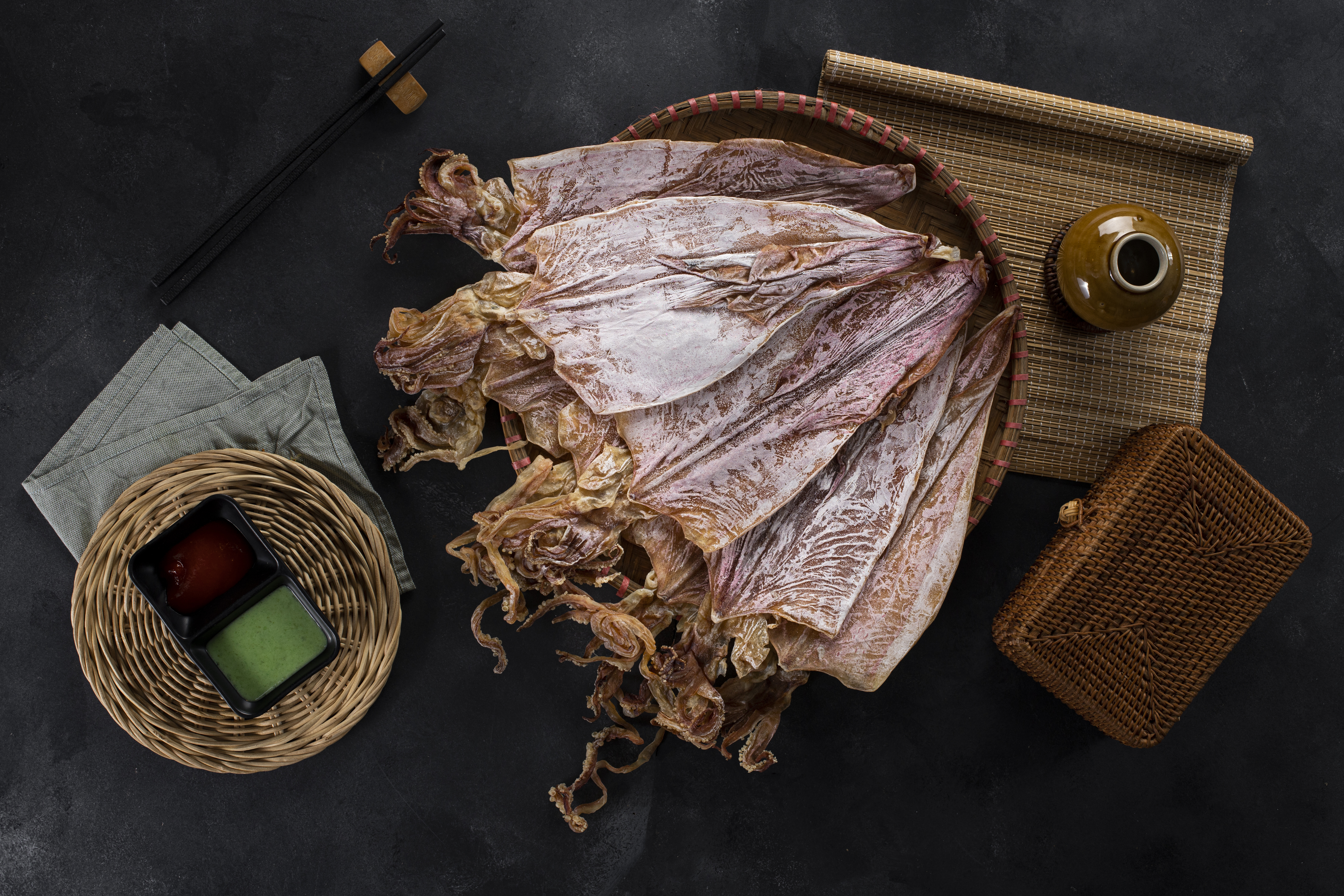 Dù chế biến theo cách nào, hương vị đặc sản thiên nhiên Phú Quốc trong từng sợi mực câu khô vẫn giữ nguyên vị ngọt thanh, dai mềm đặc trưng.